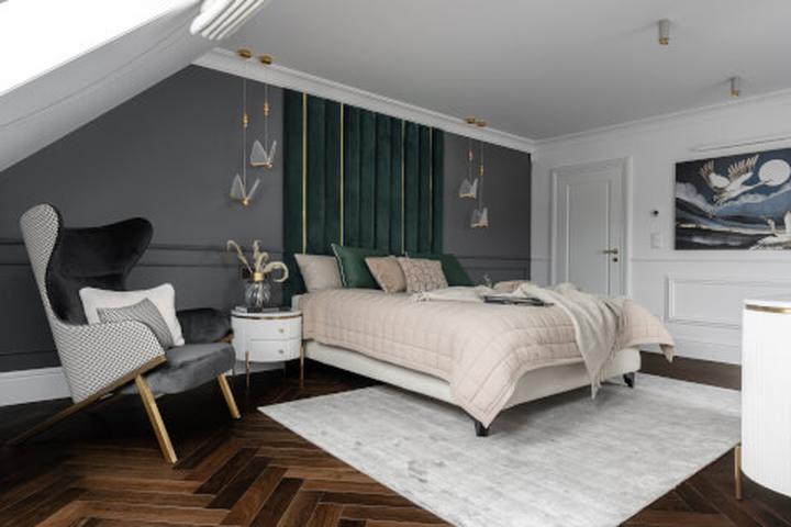 Dobór mebli do ciemnej podłogi