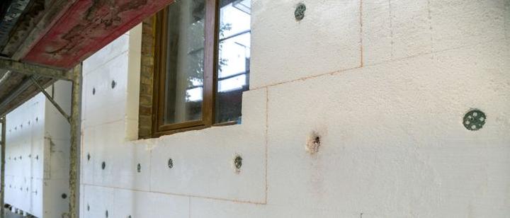 Mocowanie styropianu kołkami