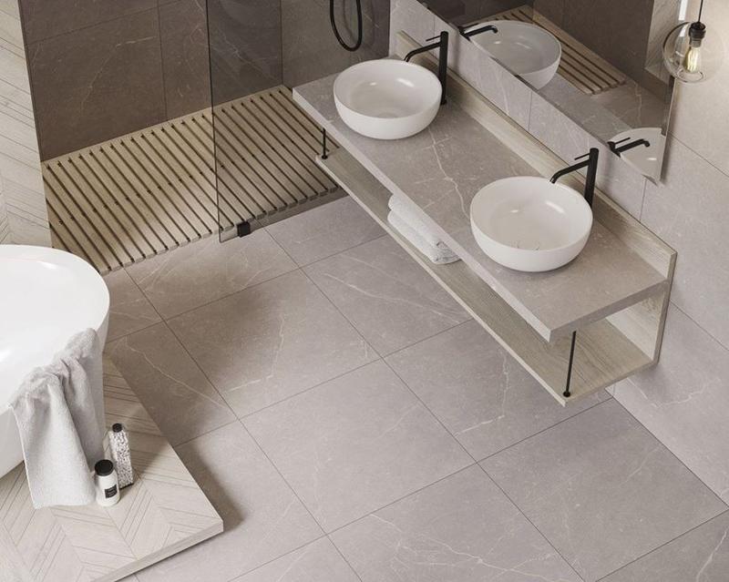 Podłoga do biało-czarnej łazienki