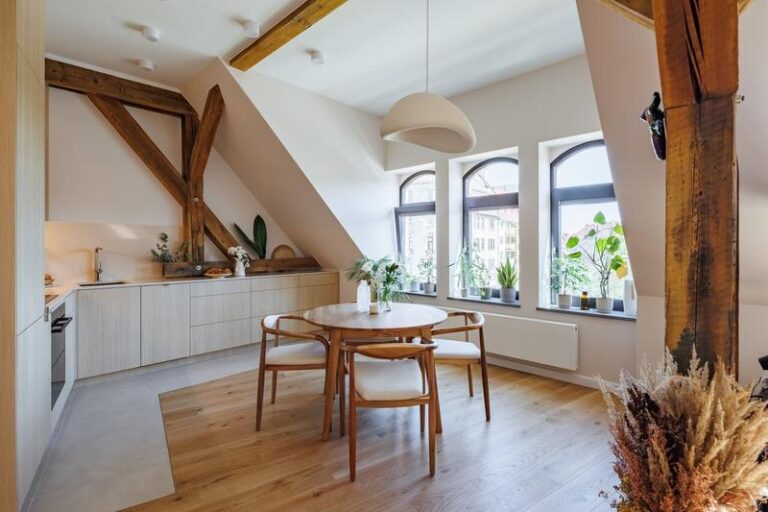 Jak łatwo obliczyć powierzchnię użytkową poddasza? Sprawdź ten prosty sposób i wzory!