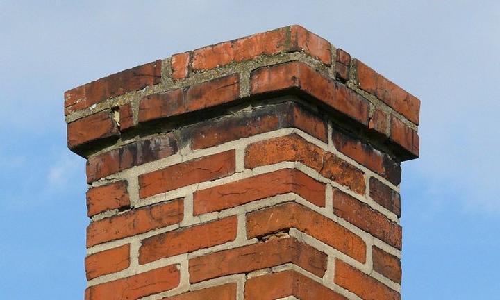 Ocieplanie komina na poddaszu nieużytkowym – co mówią eksperci?