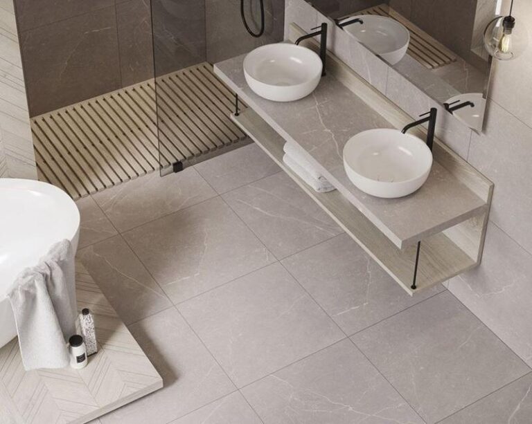 Odpowiednia podłoga do biało-czarnej łazienki – jak dokonać najlepszego wyboru?