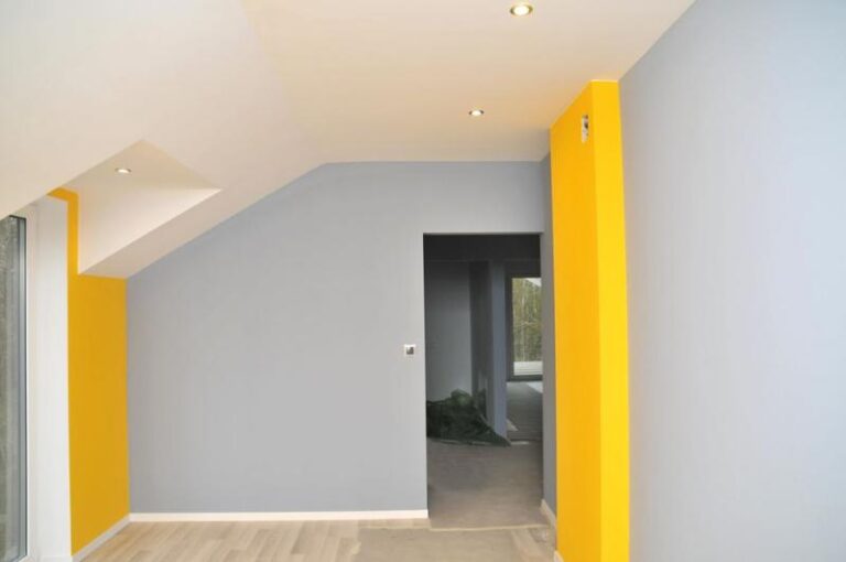 Sekrety malowania skosów na poddaszu: 5 sprawdzonych technik i trików, które musisz znać