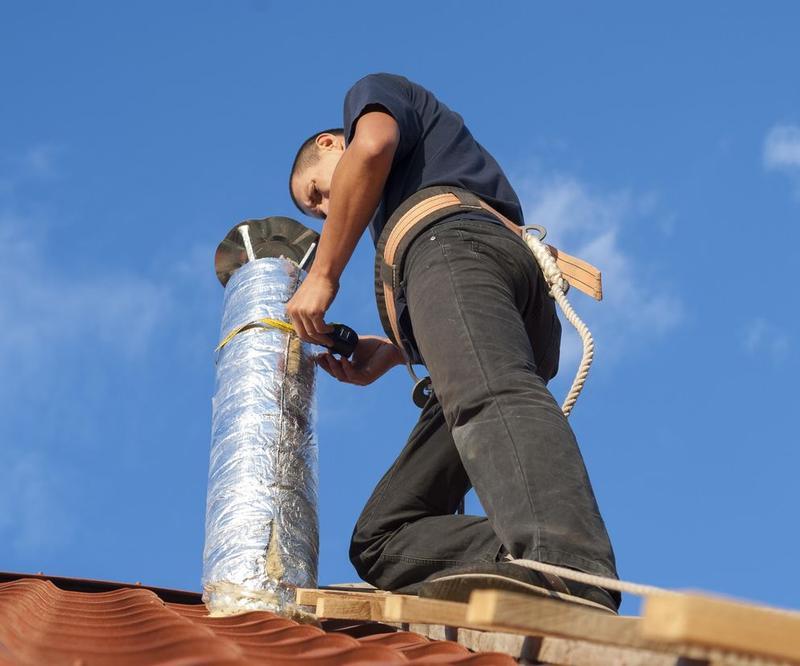 Skuteczne sposoby na ocieplenie komina na strychu – bezpieczne materiały i metody, które warto znać