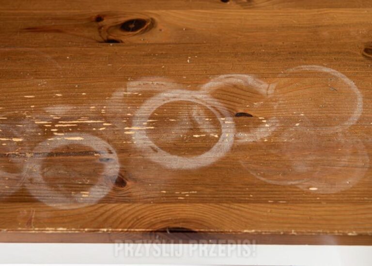 Skuteczne sposoby na usunięcie plam z białych mebli – porady, które warto znać