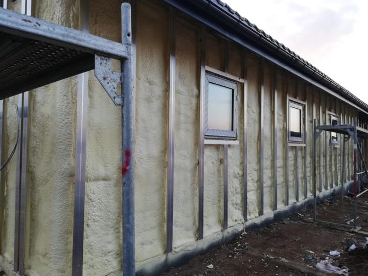 Izolacja elewacji porównanie materiałów