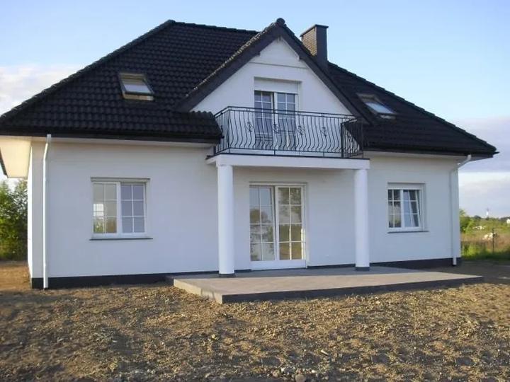 Kolory elewacji z czarnym dachem