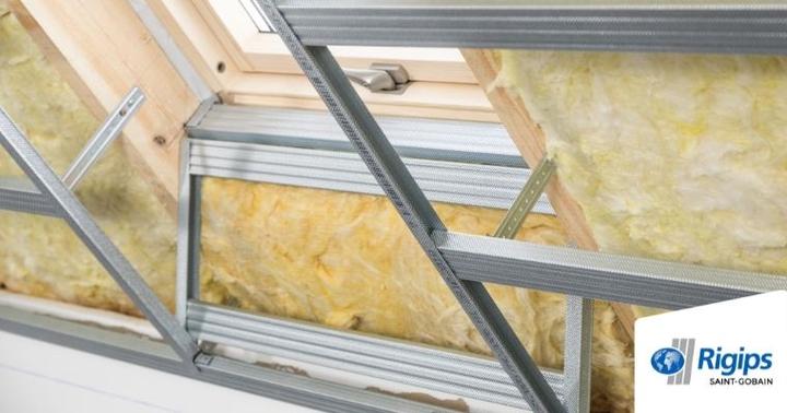 Wybór materiałów do obudowy okna dachowego