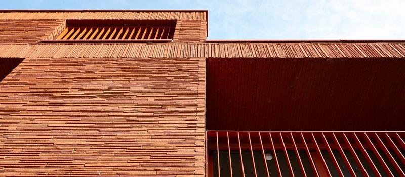 Jak wybrać najlepsze materiały do skutecznego pokrycia elewacji domu – sprawdzone porady