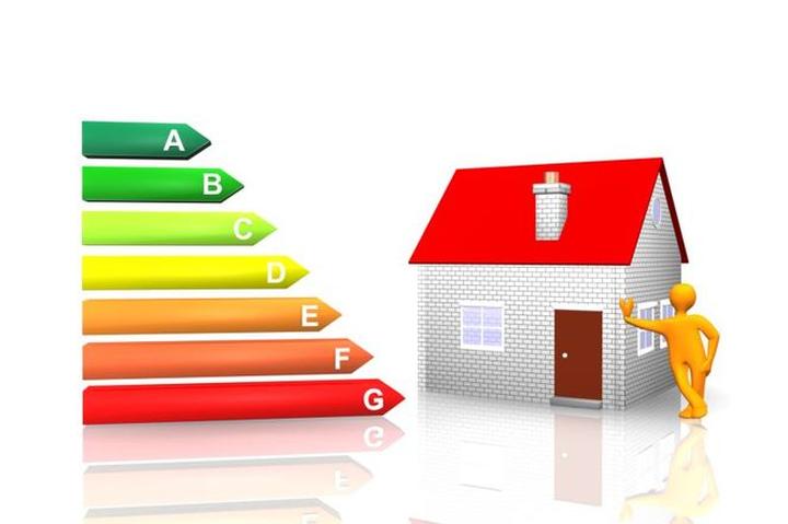 Kiedy warto ocieplać poddasze pianką? Kluczowe czynniki i najlepszy czas na termomodernizację