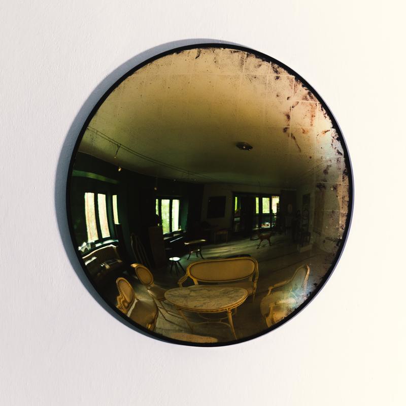 Optyczne powiększenie wnętrza: Jak lustro może działać jak okno do przestrzeni