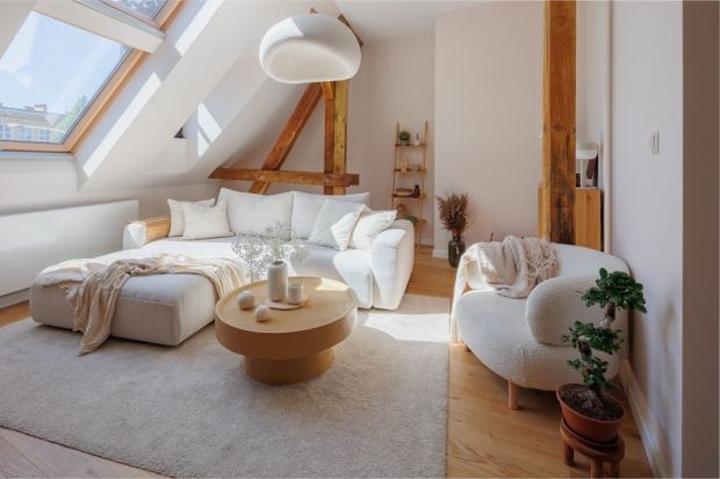 Zainspiruj się: Urządzanie pokoju na poddaszu w 10 prostych krokach
