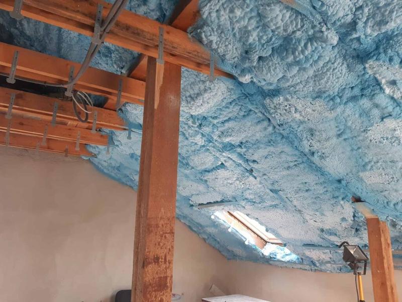 Jak obniżyć koszty ocieplenia poddasza