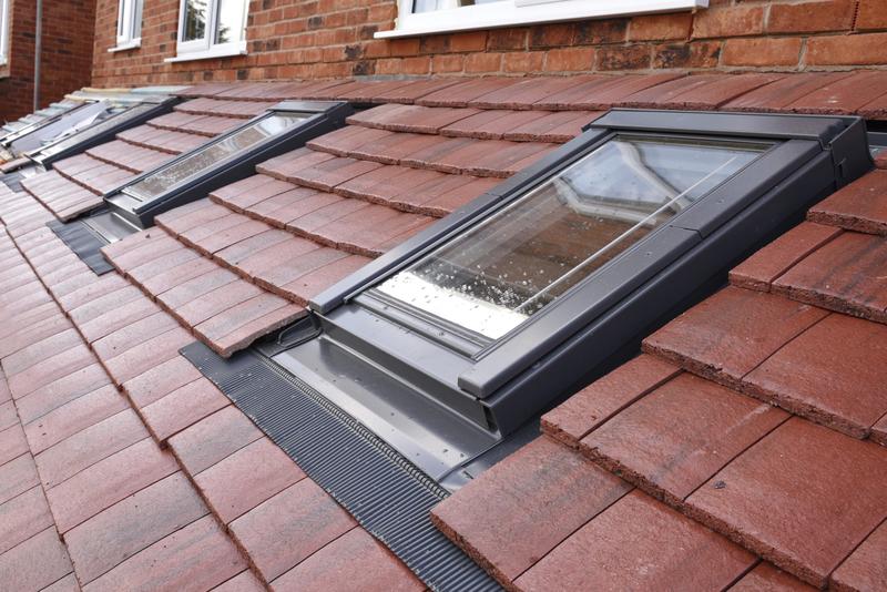 Materiały do uszczelniania okna dachowego w przyczepie