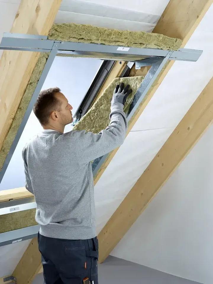 Uszczelnianie okna dachowego w przyczepie