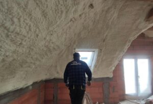 Koszt pianowania poddasza – co wpływa na ceny i jak je zminimalizować?