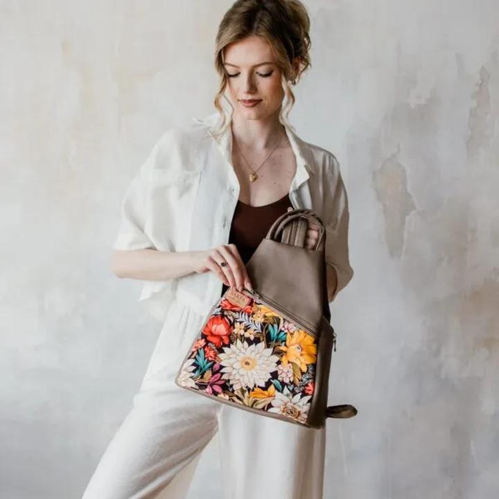 Kwiatowy raj na ścianie: proste metody i kreatywne pomysły na kwietnik