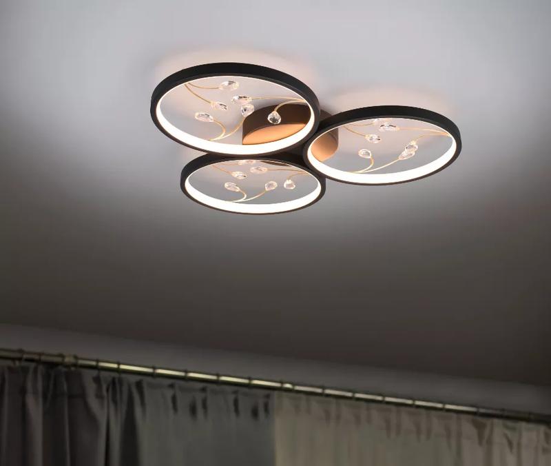 Nowoczesny blask w twoim domu: jak przerobić stary żyrandol na stylowy element dekoracyjny