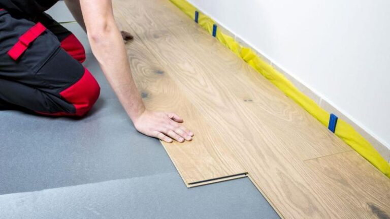 Układanie paneli względem okna – jak to zrobić, by efekt zachwycał?