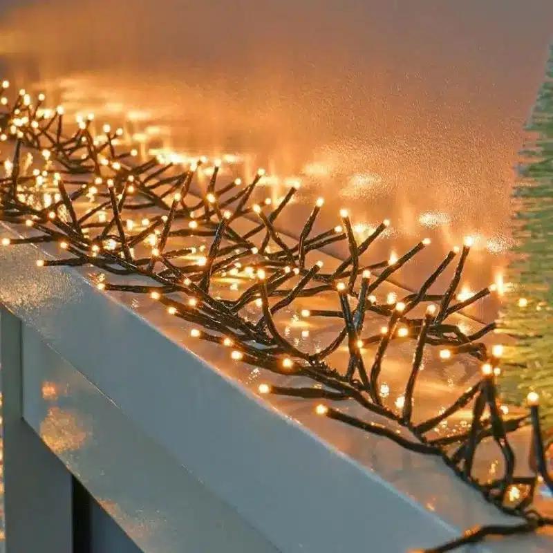 Montaż lampek choinkowych