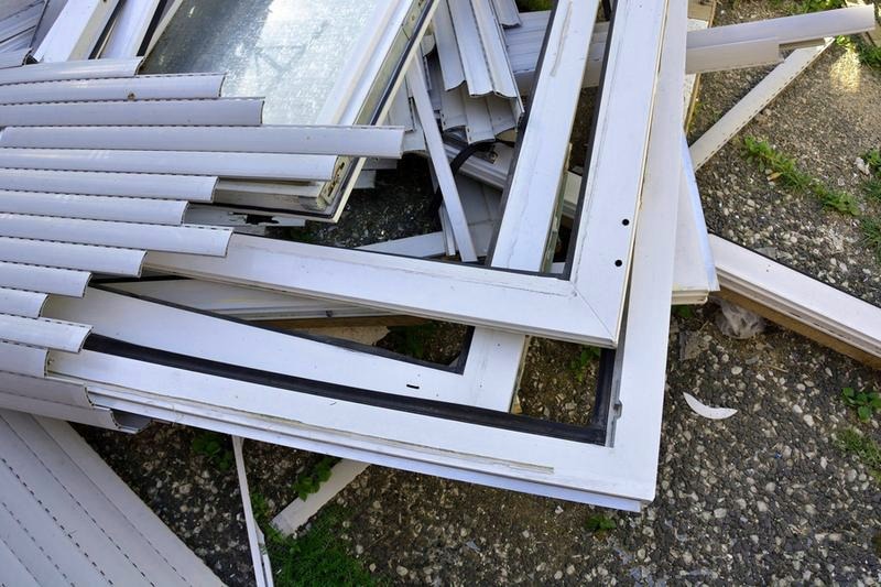 Gdzie oddać stare okna PCV, aby uniknąć kosztownych kar?