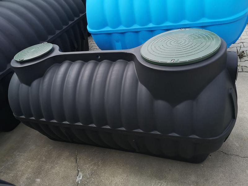 Jak prawidłowo zmierzyć odległość szamba od okien? Przepisy i praktyczne wskazówki