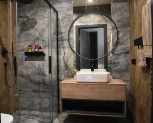 Jak zaskoczyć stylowym wnętrzem w małej łazience 4m2 i zyskać więcej przestrzeni