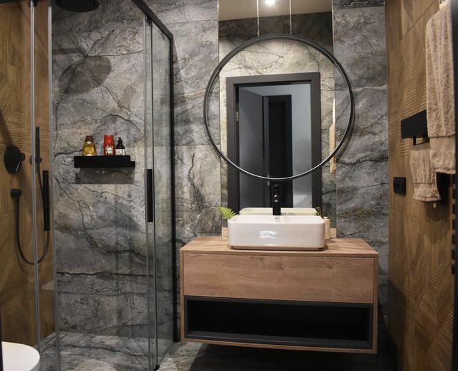 Jak zaskoczyć stylowym wnętrzem w małej łazience 4m2 i zyskać więcej przestrzeni