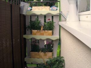 Kwietnik z europalety – proste kroki do stworzenia urokliwego ogrodu