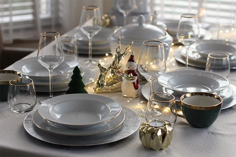 Zachwyć gości: jak artystycznie nakryć stół na wigilię i podkreślić tradycję