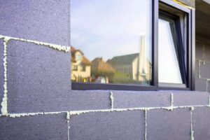 Jaki styropian grafitowy na elewacje wybrać: najlepszy materiał izolacyjny