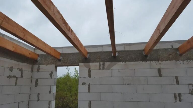 Jakie belki na strop drewniany 7 m: najlepsze rozwiązania i porady