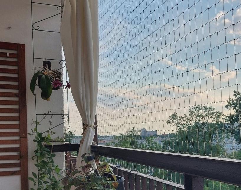 Montaż siatki na balkon