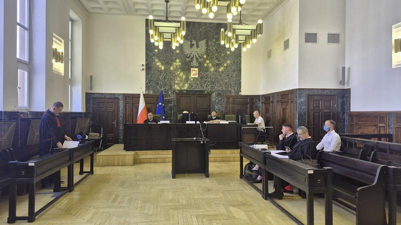 Żyrandol z koła od wozu