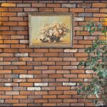Piękno naturalnej cegły we wnętrzu – ciepło i ponadczasowy styl